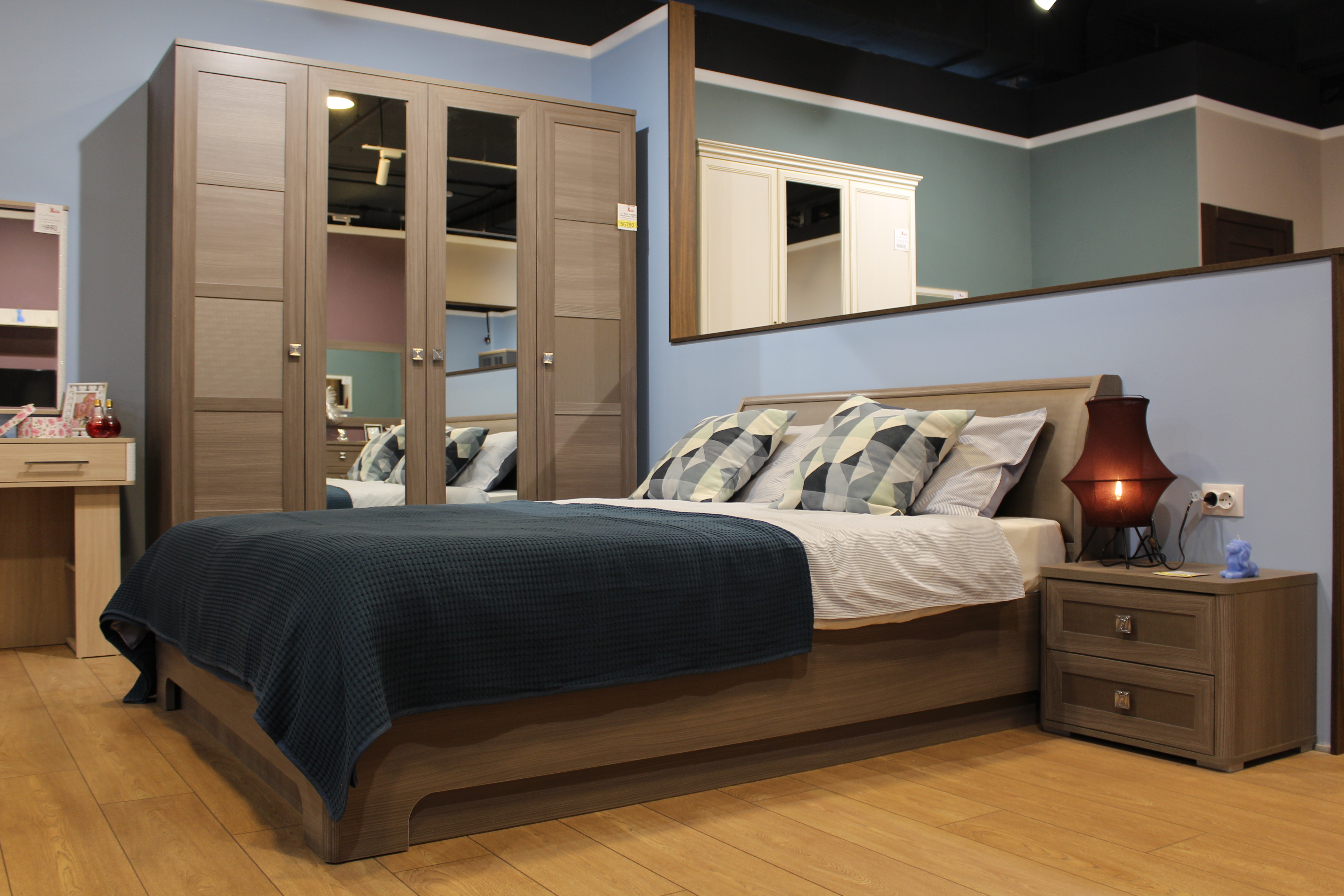 Кровать лиственница темная