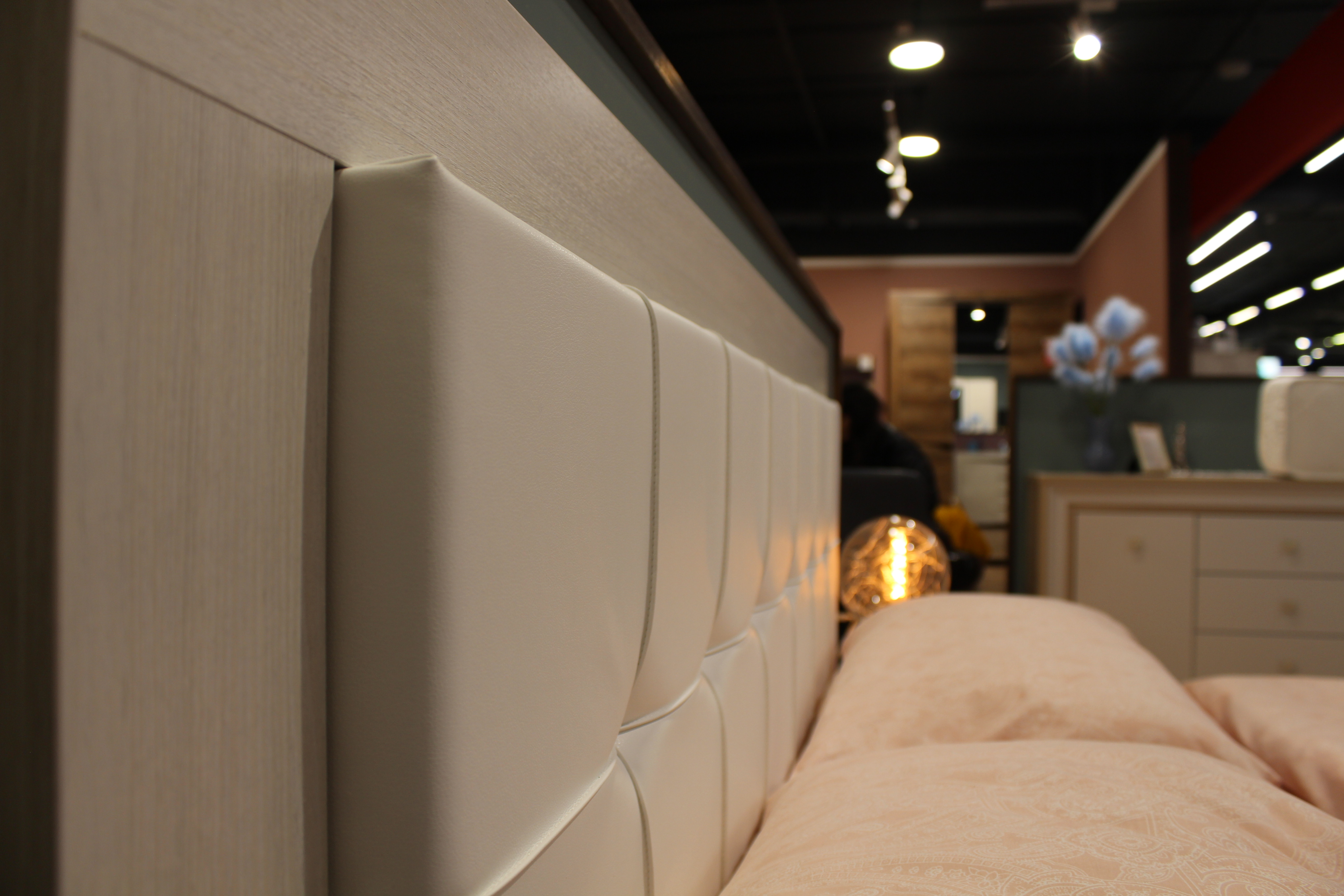 Кровать ясень анкор светлый