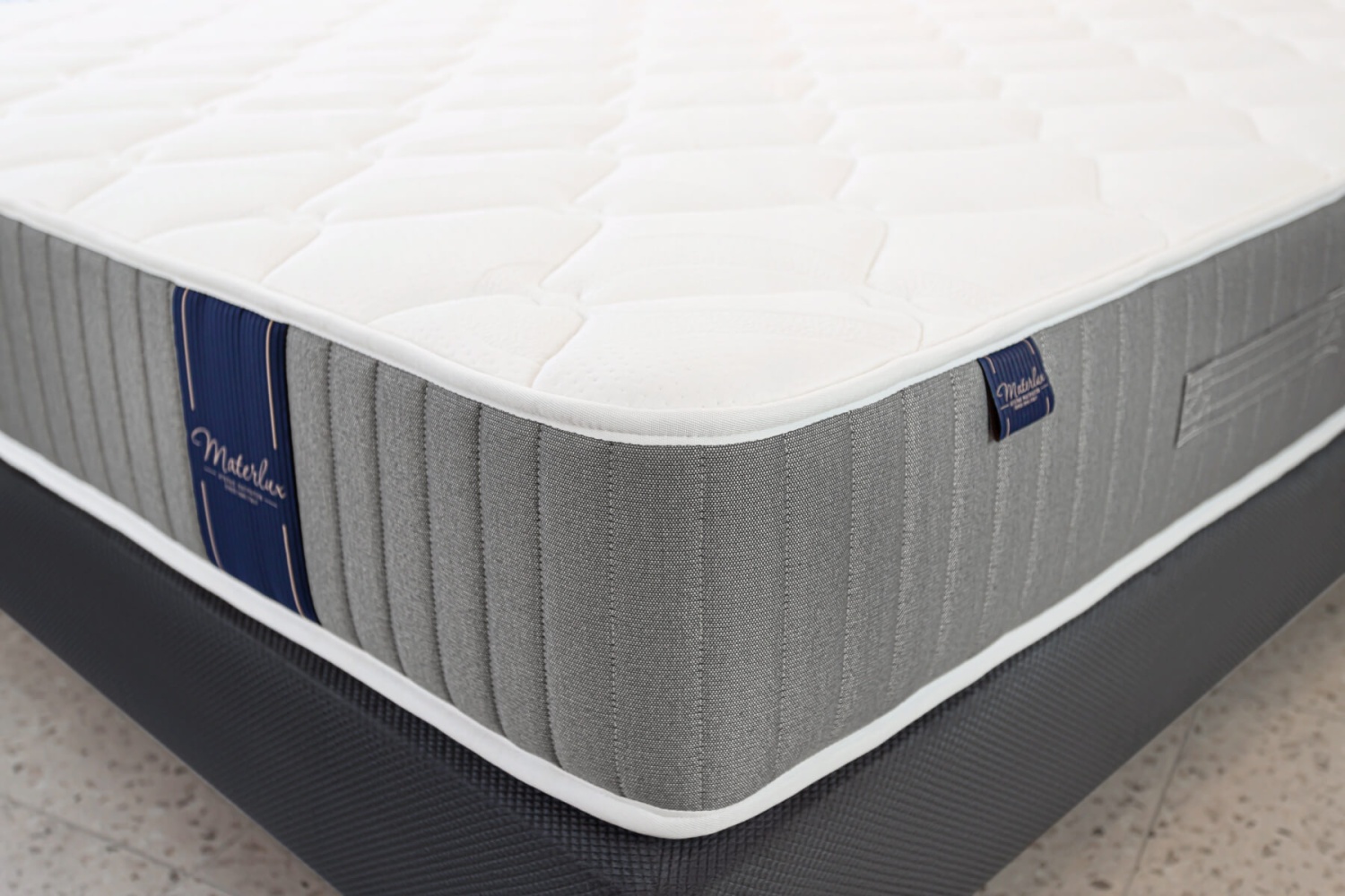 Матрас 140×200 беспружинный cо съемным чехлом на молнии SIENA